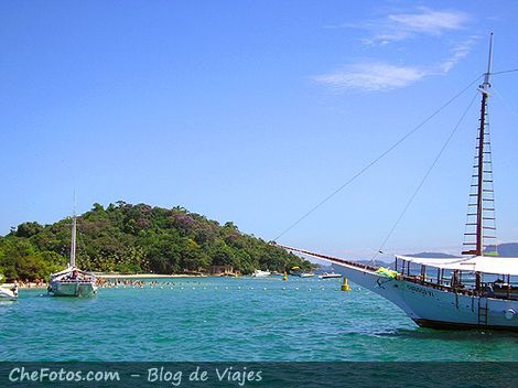 Paseo de escuna por Ilhas de Angra