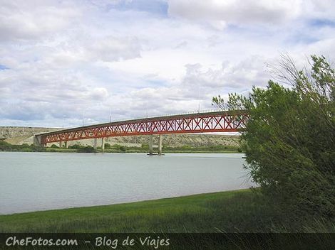 Puente sobre el Río Santa Cruz