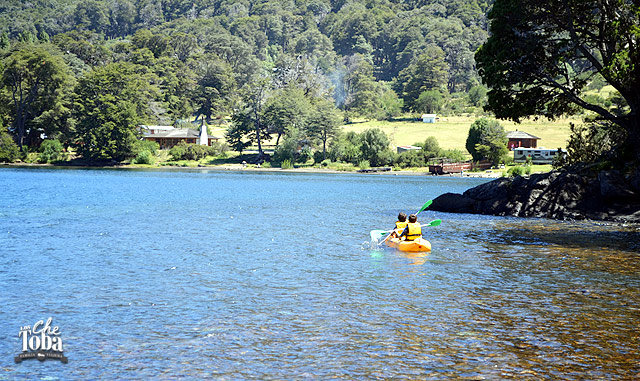 En kayak lago Huechulafquen