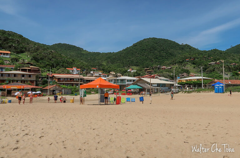 Recorriendo las playas de Garopaba, Brasil