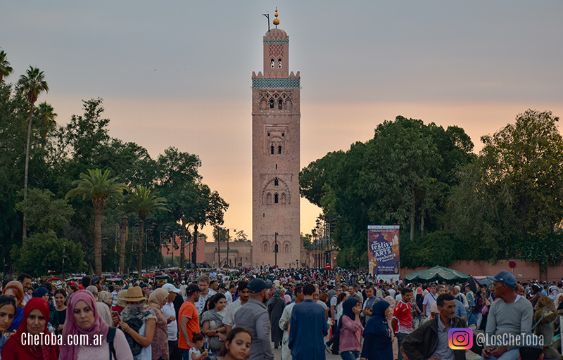 Mezquita Kutubia, Plaza de Marrakech