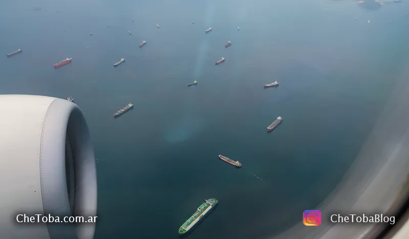 buques de carga cerca del Canal de Panamá