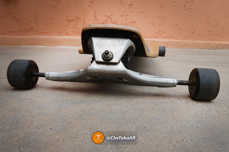 Aprender a surfear en el asfalto con un Super Longboard