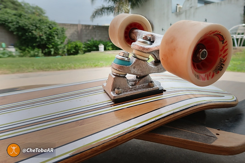 Aprender a surfear en el asfalto con un Super Longboard
