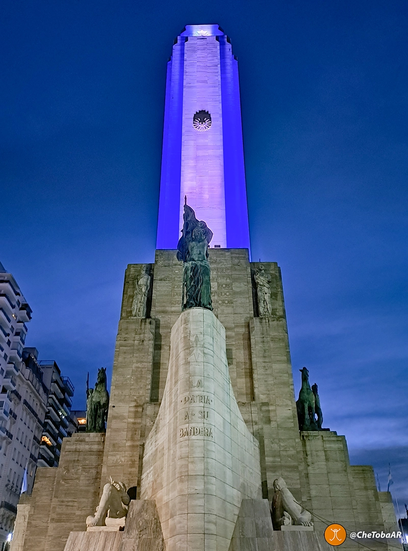 Obelisco vs. Monumento a la Bandera: Dos íconos argentinos en comparativa