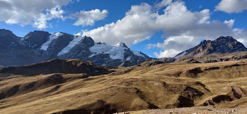 vista de los cerros nevados