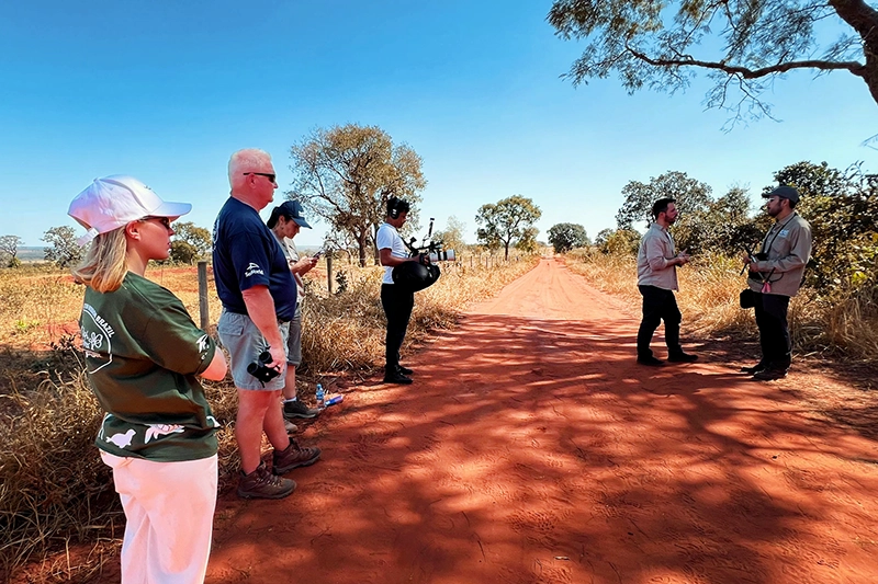SeaWorld visitando a los investigadores locales