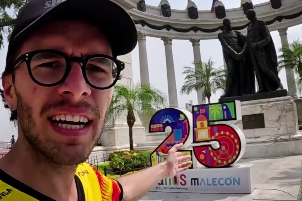 Turistas en el Malecón de Guayaquil