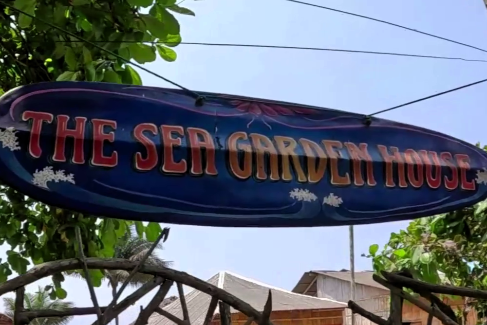 alojarse en línea de playa en Montañita, Ecuador