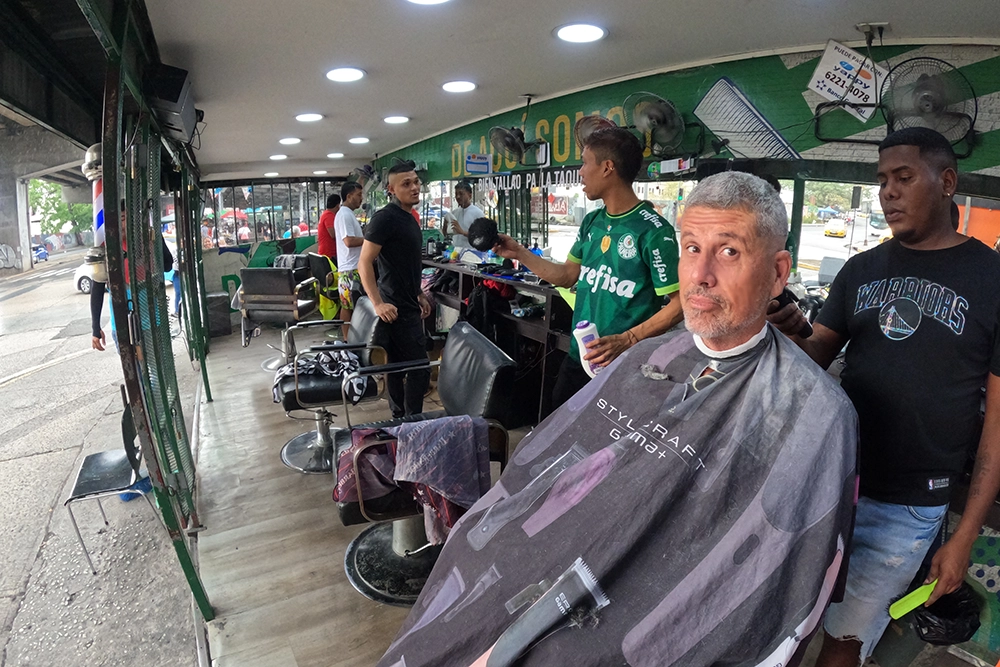 peluquerías masculinas en el barrio 5 de Mayo