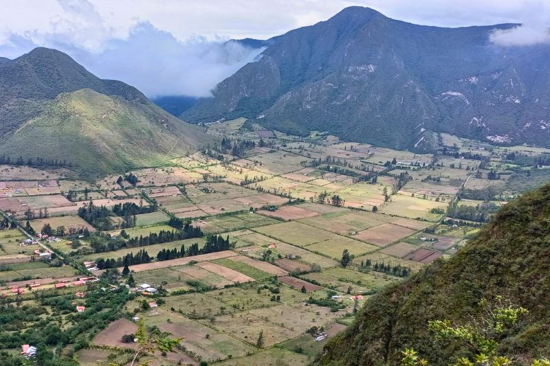 Volcán Pululahua - Reserva construida en el cráter de un volcán activo.