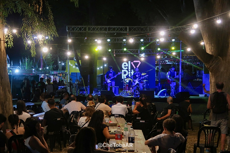Música en vivo y peñas gastronómicas