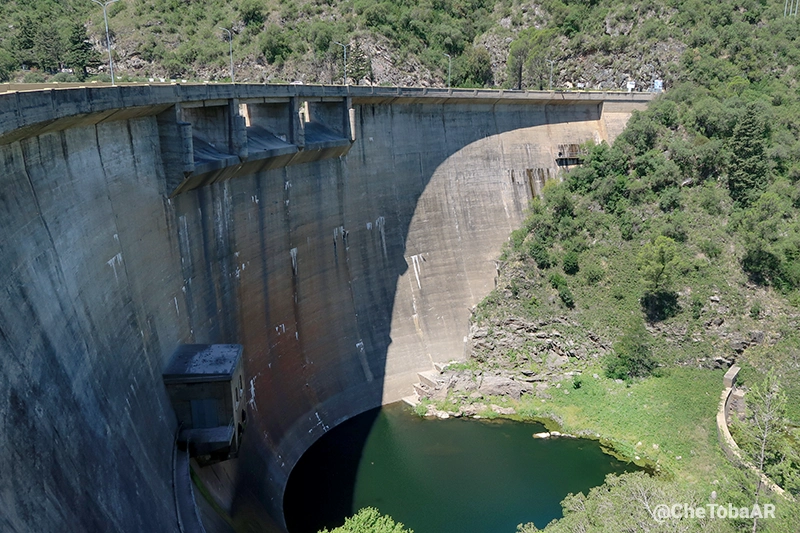 Paredón del Embalse Río Los Molinos