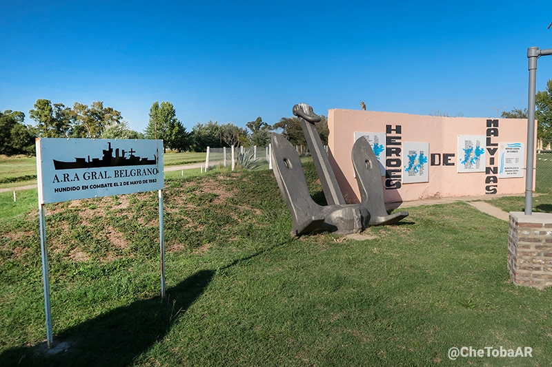 Eduardo Castex: Parada en ruta, camping y parque de dinosaurios