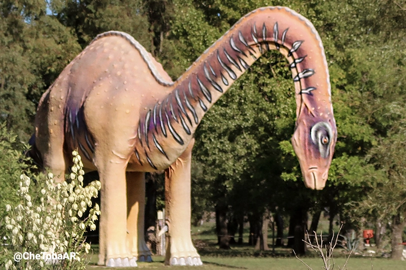 Escultura gigante de un Dinosaurio