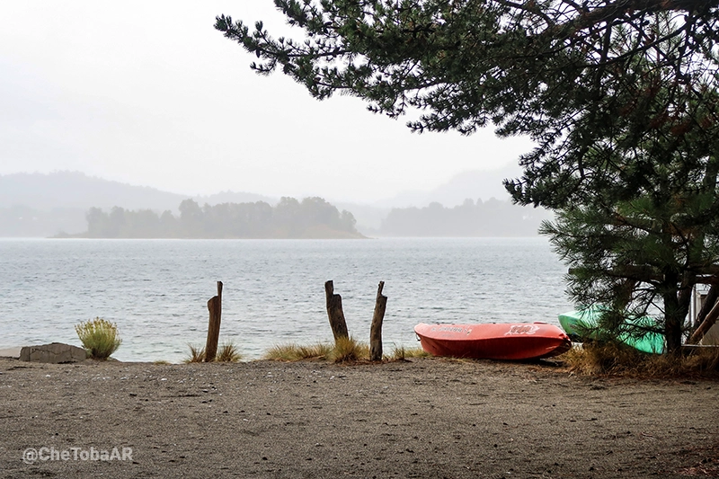 Kayaks disponibles en el camping Don Cirilo