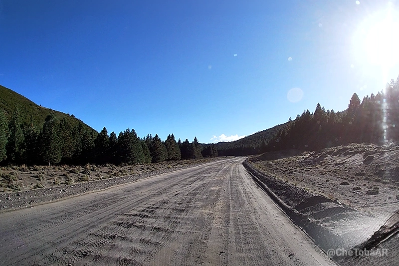 Camino de ripio con serrucho,
