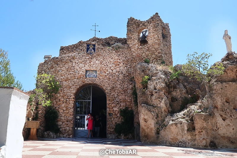 Ingreso a la Gruta Virgen de la Peña