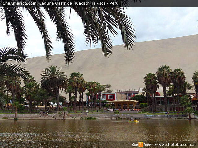 Laguna en el Oasis de Huacachina